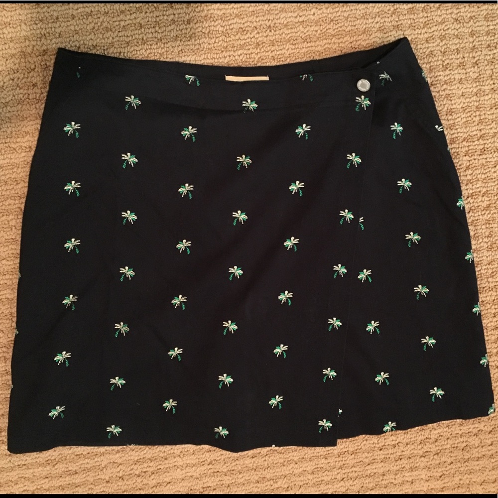 Trendy black palm tree skort.